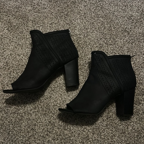 Open Toed Heels - Picture 2 of 4